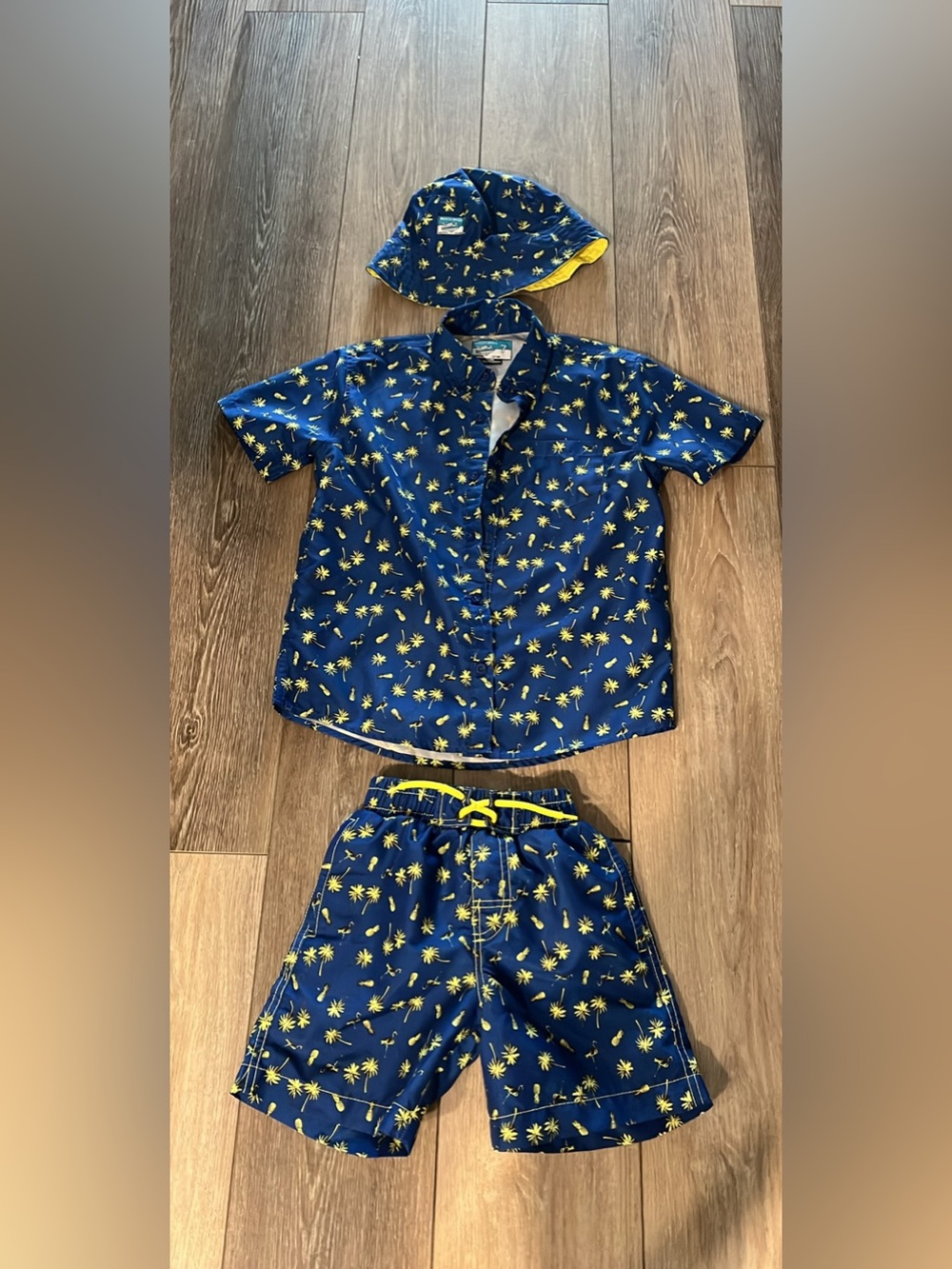 Boys sz 7 matching swim set outfit